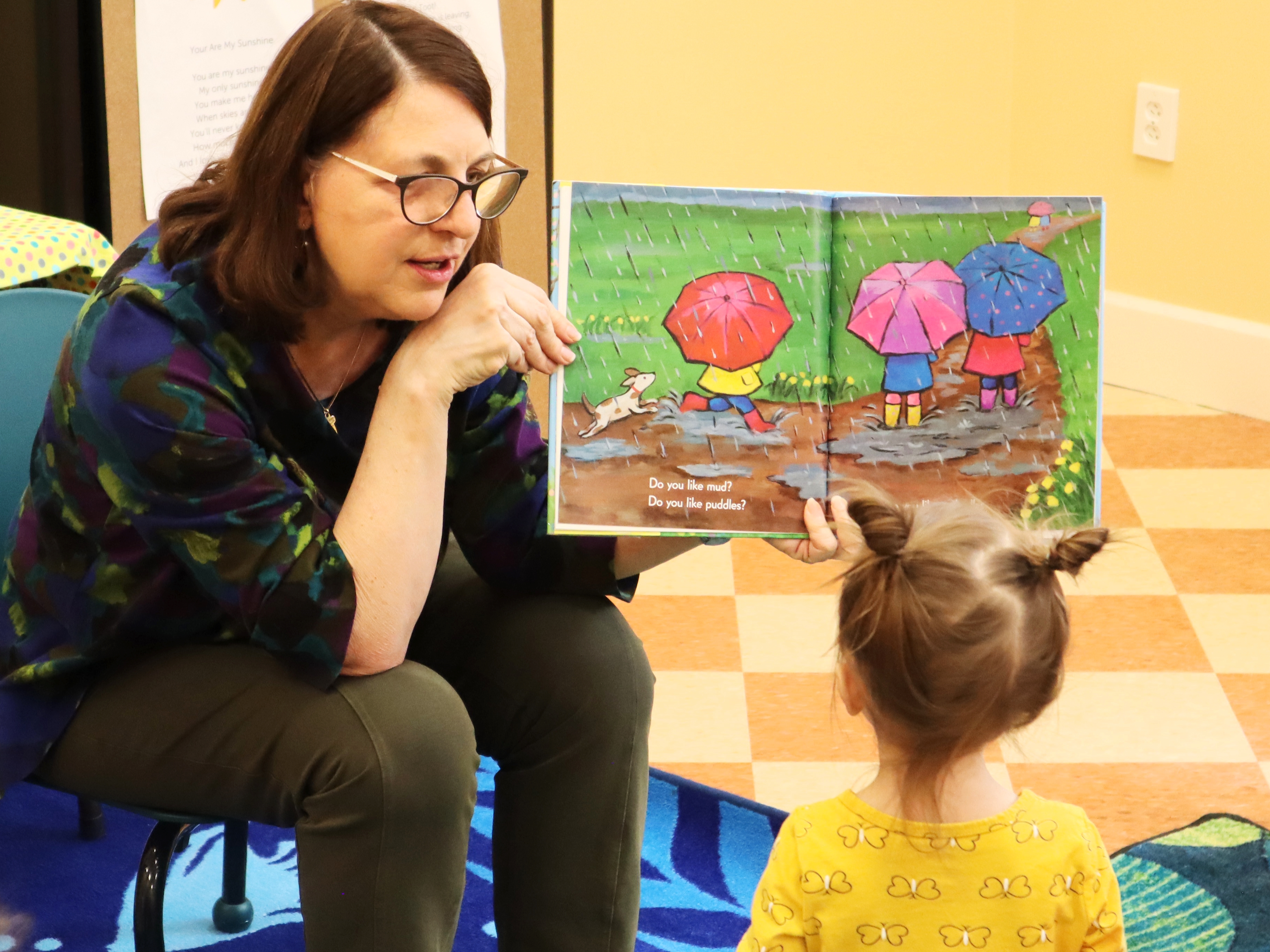Photo of Lisa reading to children during Storytime